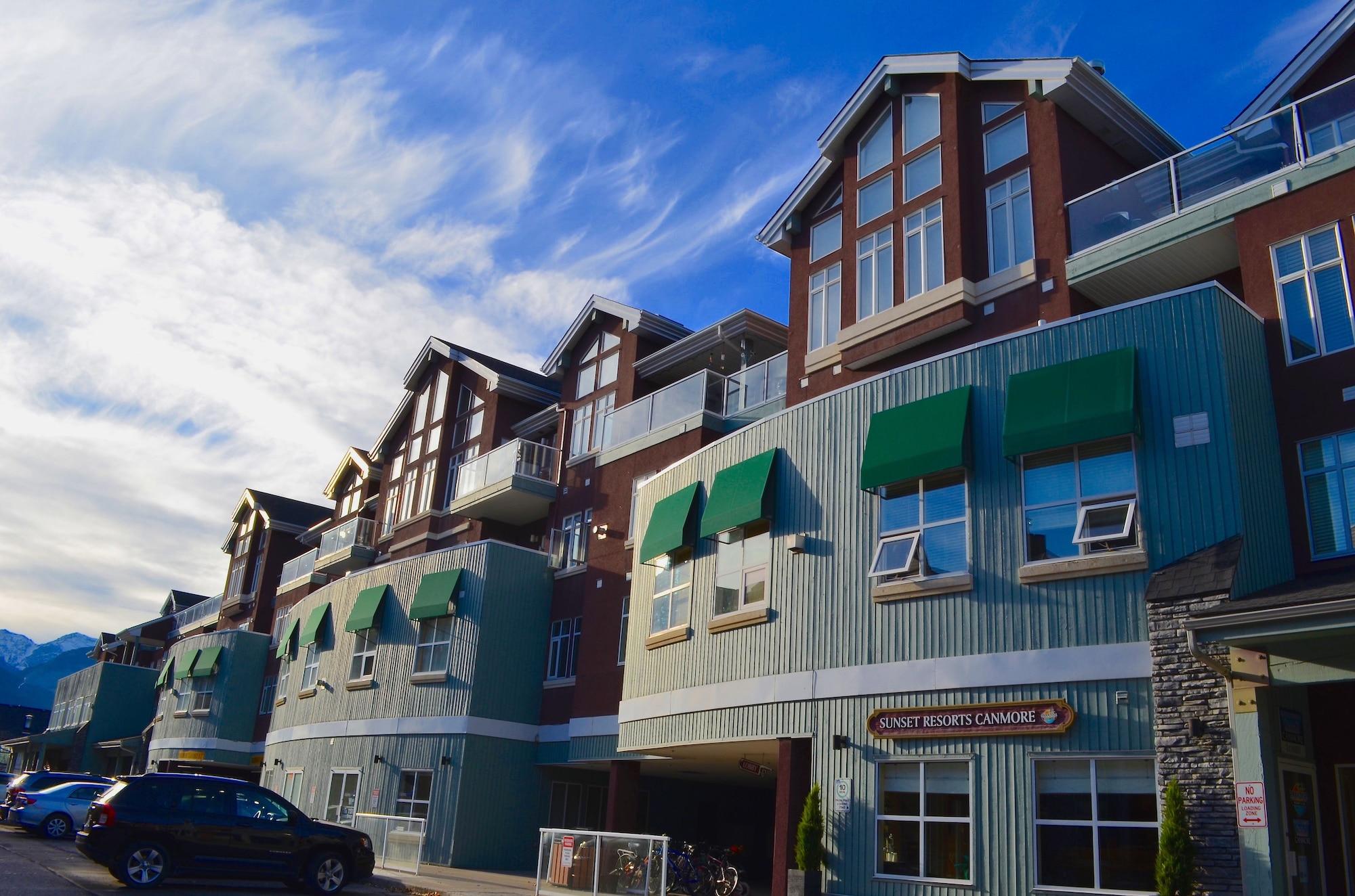 Sunset Mountain Inn Canmore Exterior photo