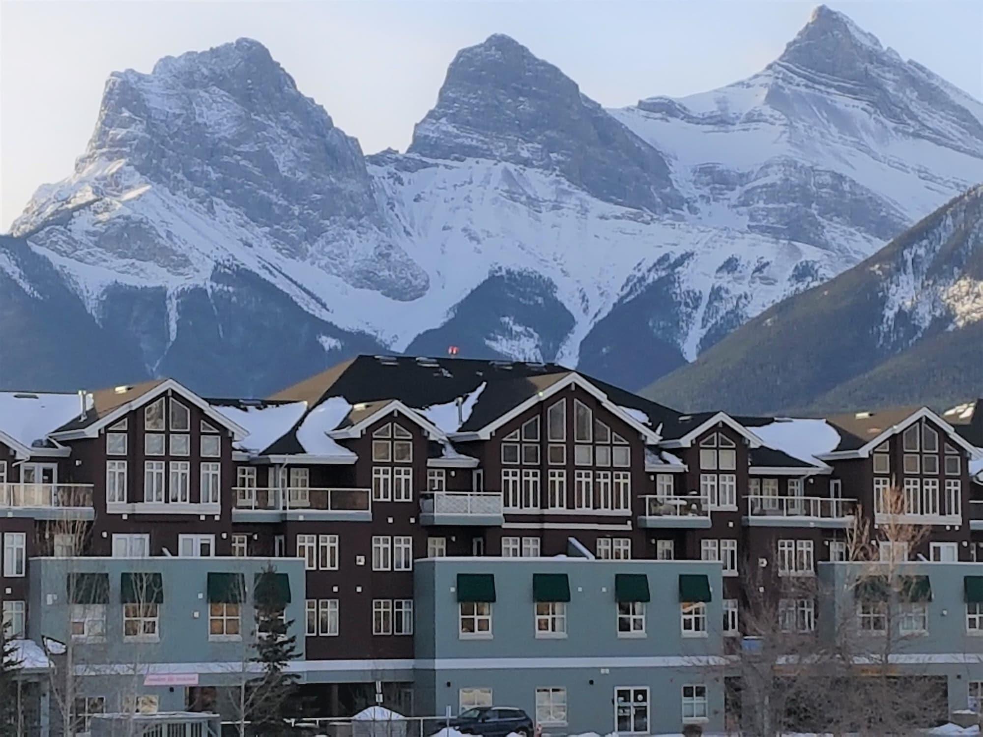 Sunset Mountain Inn Canmore Exterior photo