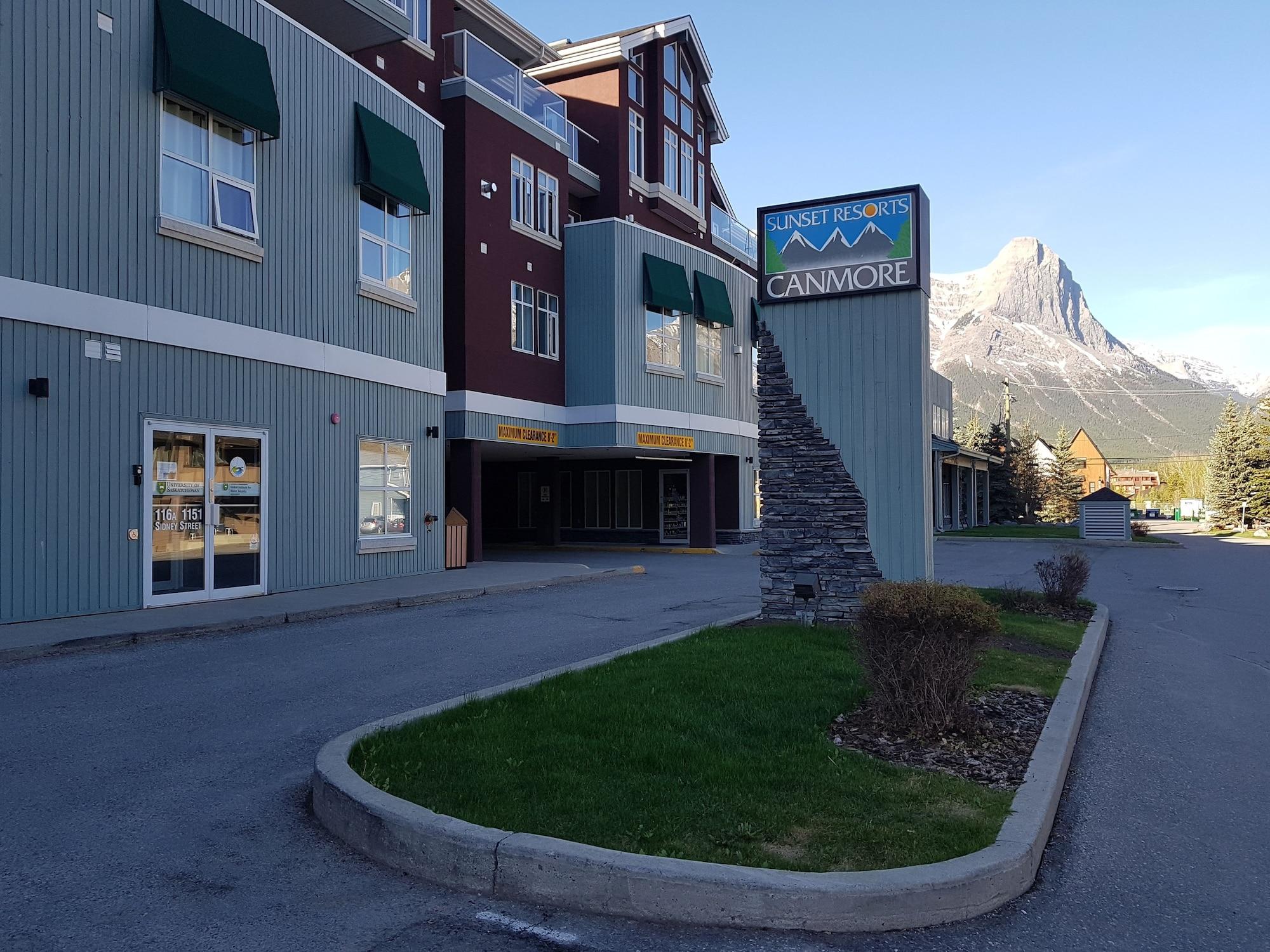 Sunset Mountain Inn Canmore Exterior photo