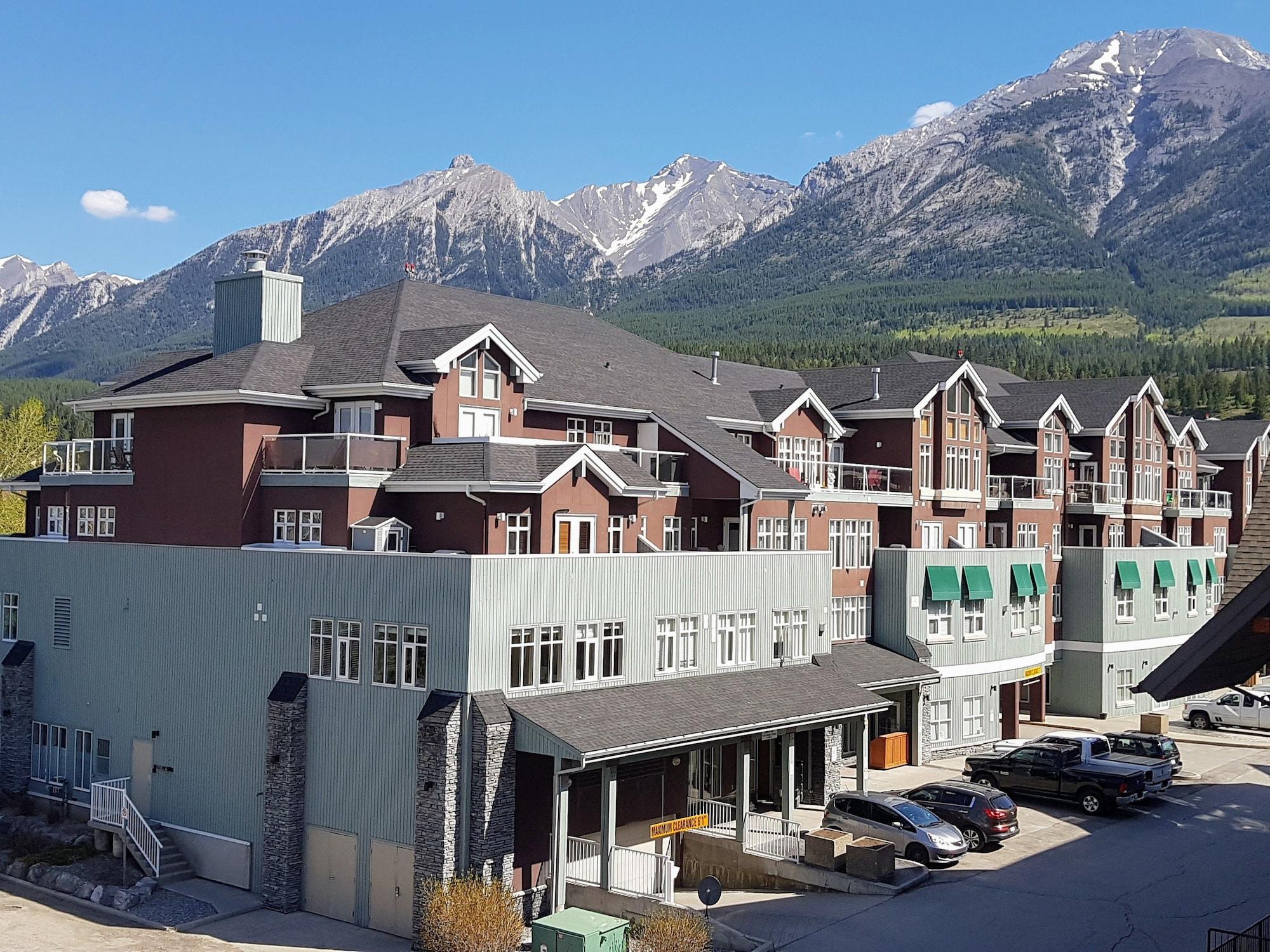 Sunset Mountain Inn Canmore Exterior photo