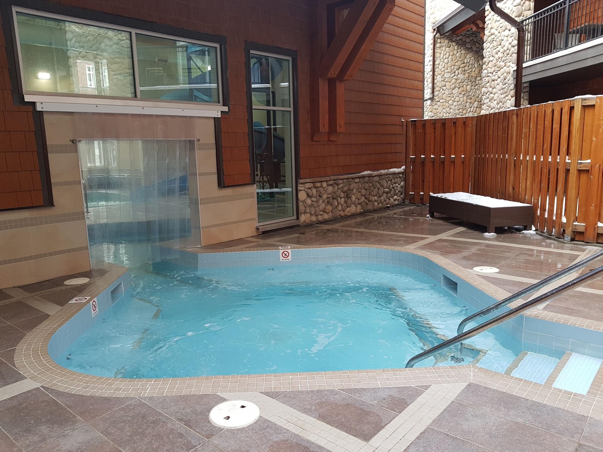 Sunset Mountain Inn Canmore Exterior photo