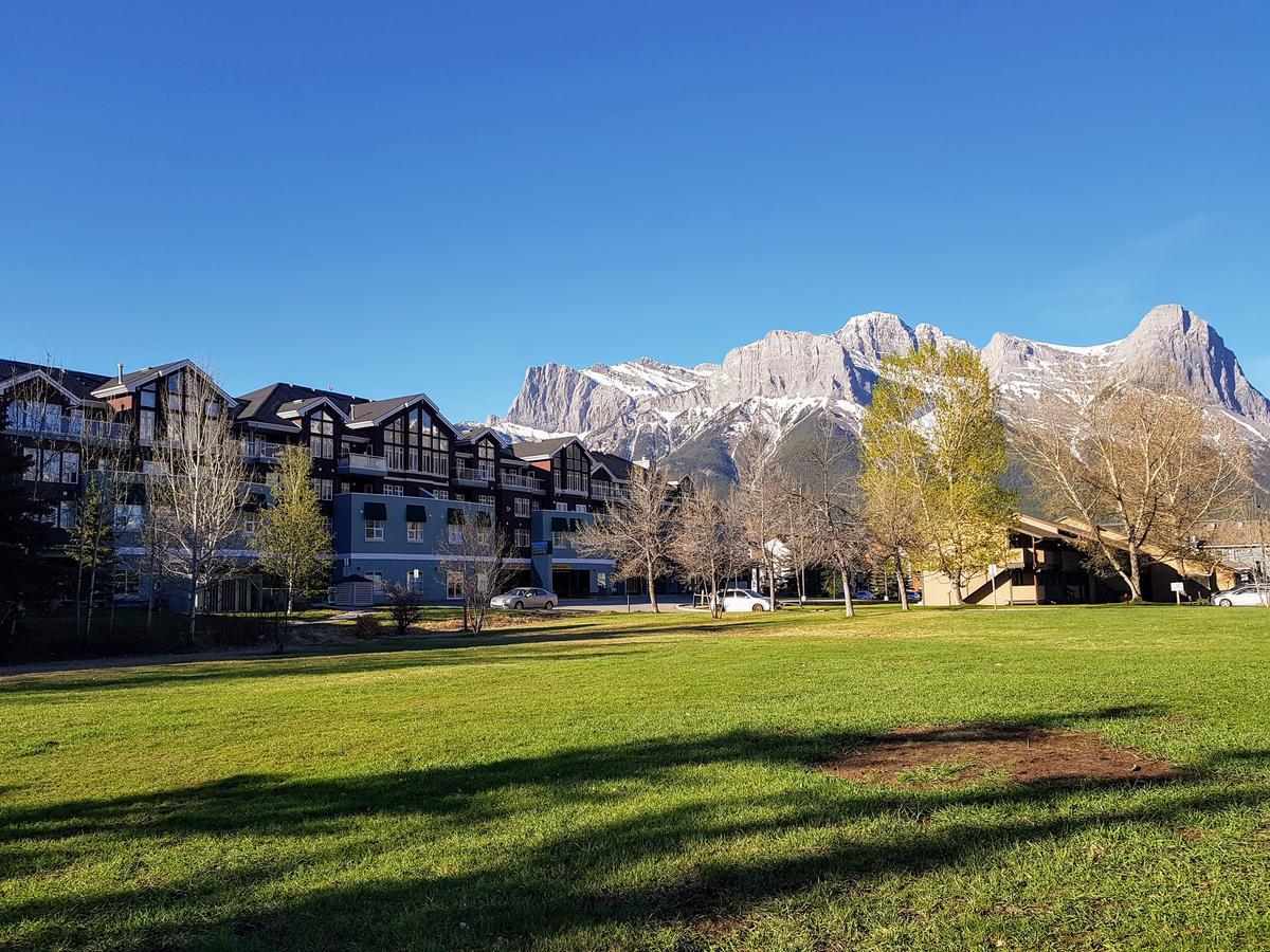 Sunset Mountain Inn Canmore Exterior photo