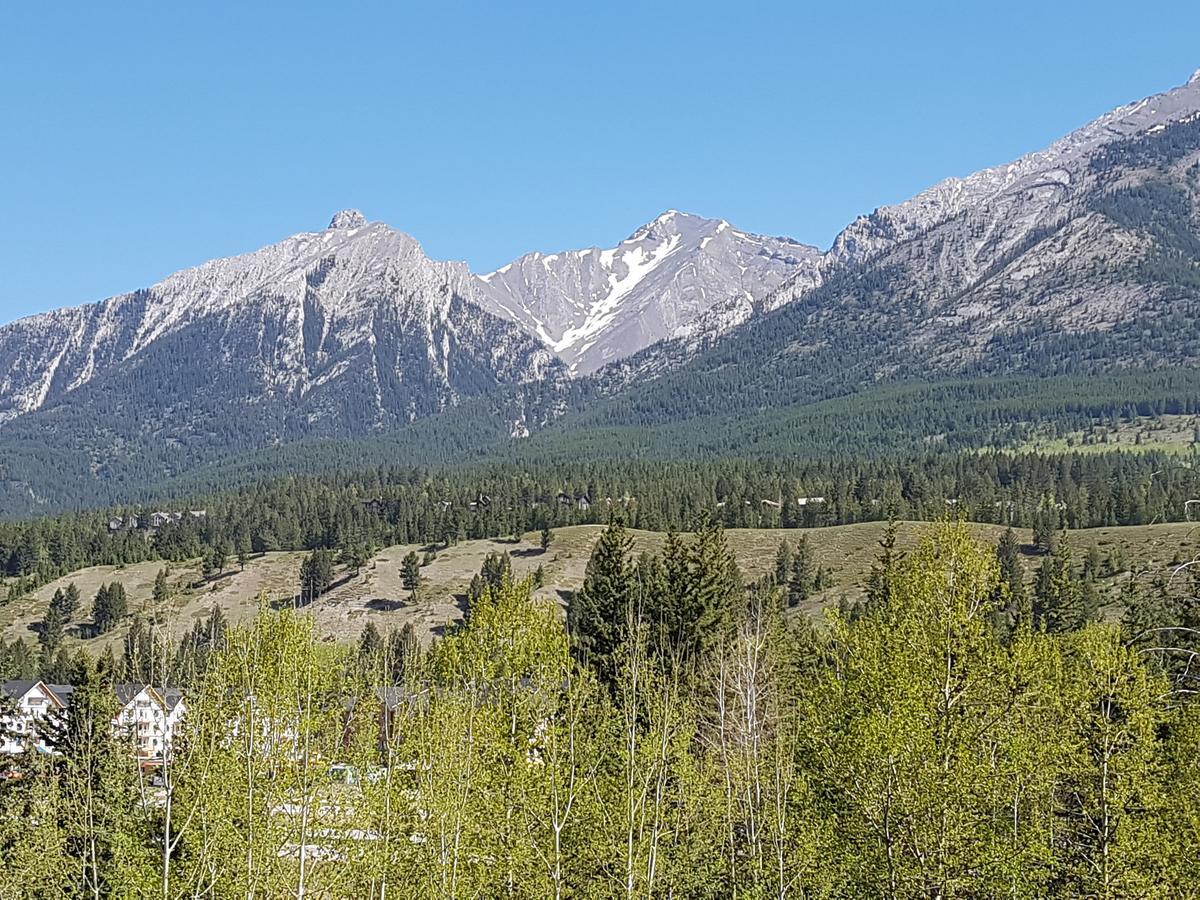 Sunset Mountain Inn Canmore Exterior photo